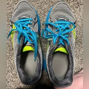 Women’s saucony sneakers